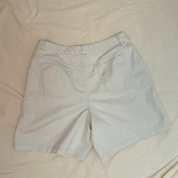 💙 Talbots Khaki Chino Short High Rise Size 16 - Picture 2 of 3